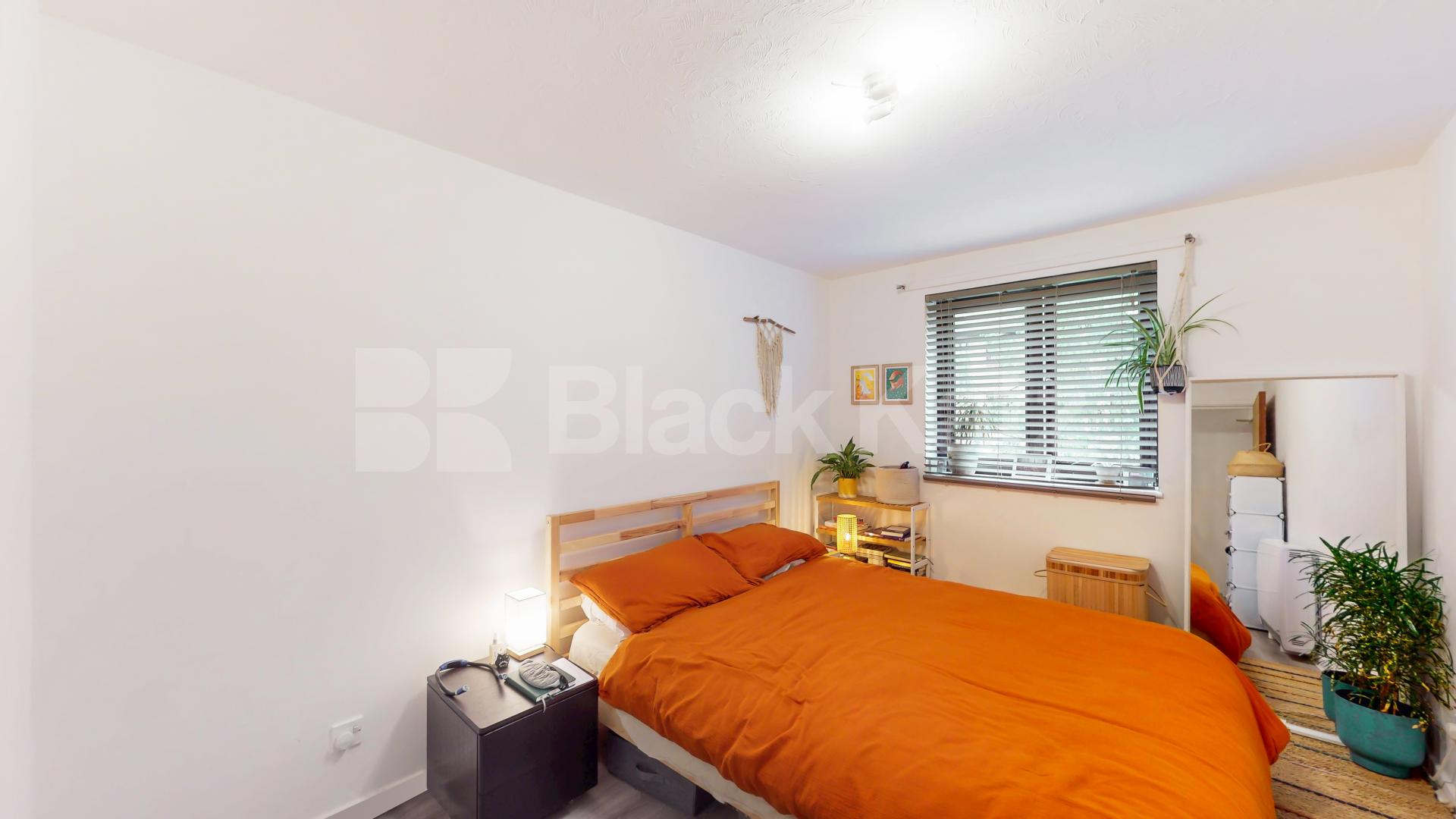 Refurbished a year ago and set on the banks of the river lea Riverside Close, Clapton 